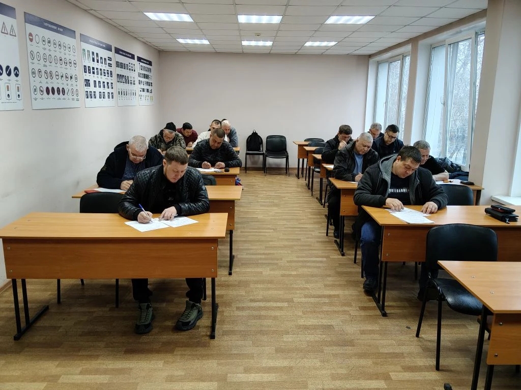 В Хакасии подвели итоги экзаменов для водителей опасных грузов и аттестации специалистов по БДД